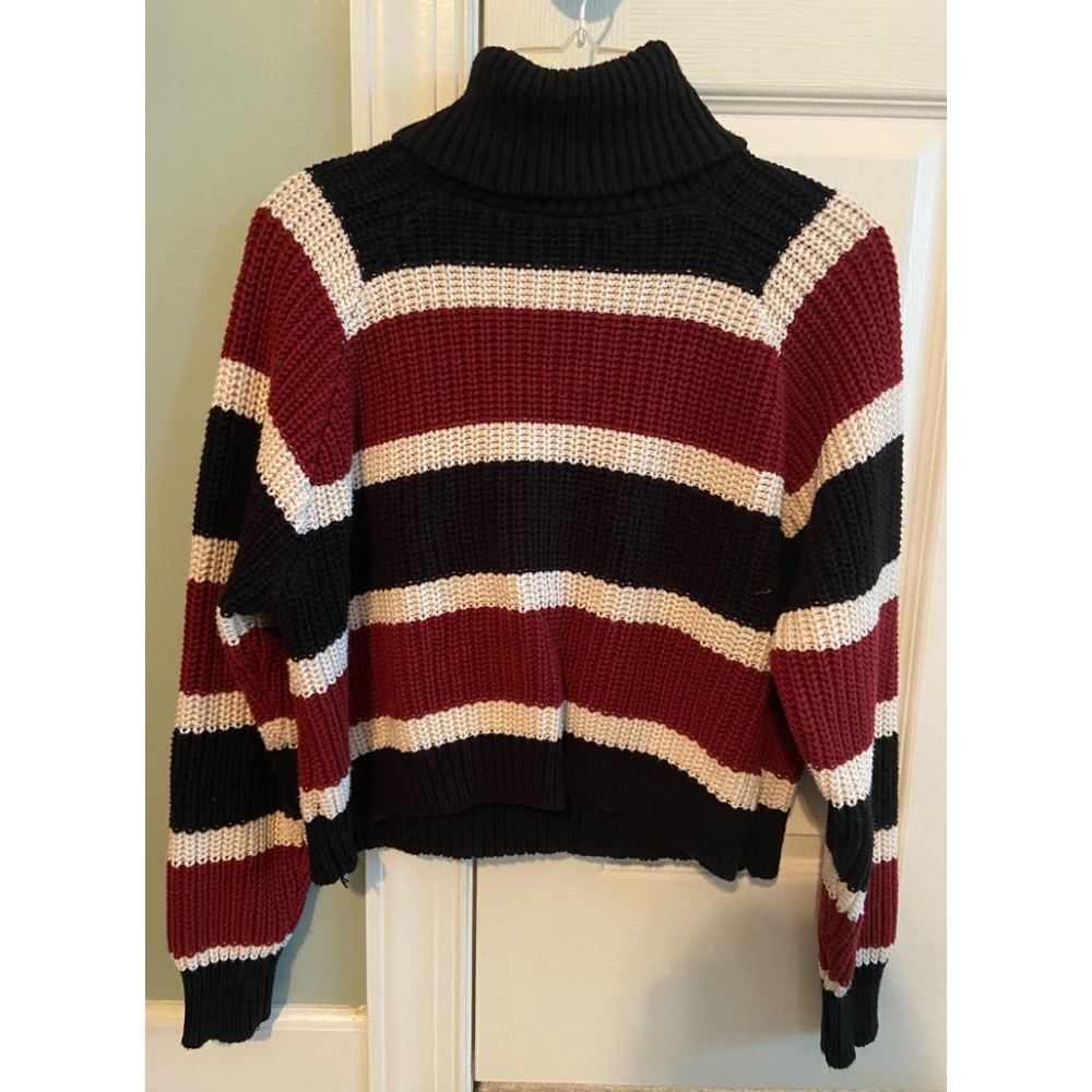 Forever 21 Striped sweater with cuffed sleeves and "turtle neck" size Medium
